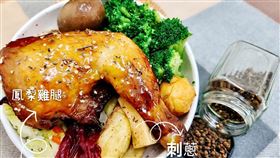 台鐵便當,鳳梨雞腿便當,台東限定。圖/翻攝自林佳龍臉書