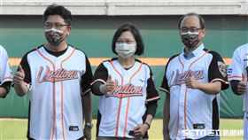 總統蔡英文出席開幕戰。（圖／記者王怡翔攝影）