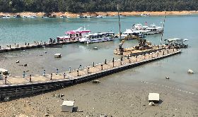 中南部水情嚴峻　日月潭部分碼頭浮排觸