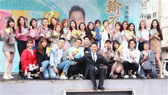 徐乃麟號召賣麵！女神齊「下麵」開煮