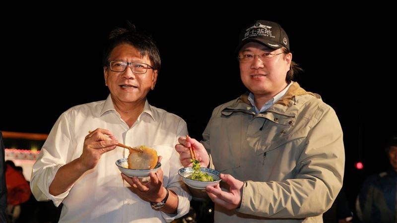 林右昌完成台灣縱走  踢館屏東美食
