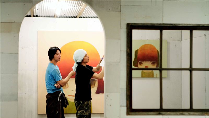 奈良美智紅什麼？他揭大眼妹神秘面紗