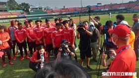 ▲味全龍歷史首戰台南球場魏應充頂新集團。（圖／記者蕭保祥攝影）
