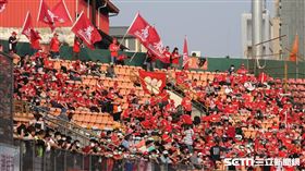 ▲味全龍球迷。（圖／記者劉彥池攝影）