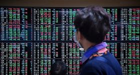 台灣近幾年存股風氣盛行，且從退休族擴展到年輕族群，擁有穩定配息高現金殖利率標的也逐步受到青睞。（中央社檔案照片）