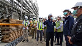 陳其邁視察鳳山警分局重建工程高雄市長陳其邁（右2）14日視察鳳山警分局重建工程，關心公共營繕工程進度，盼提供警察同仁安全的辦公環境。（高市府提供）中央社記者王淑芬傳真　110年3月14日