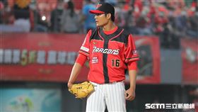 ▲味全龍先發投手王維中。（圖／記者劉彥池攝影）