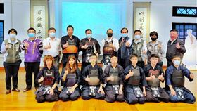鄭文燦大溪武德殿劍道體驗桃園市長鄭文燦（後排左5）14日換上劍道服出席「記憶．再生：大溪武德殿展演」劍道體驗活動，並擔任推廣嘉賓，桃園在劍道發展成就豐碩，市府結合大溪武德殿原有場館精神設計劍道體驗活動，供民眾體驗文化也了解歷史。中央社記者吳睿騏桃園攝  110年3月14日