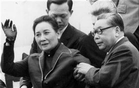 蔣經國和宋美齡早年是「面和心不和」。（圖／翻攝自百度百科）