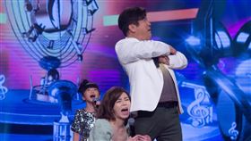 胡瓜,王瞳,抱大腿。圖／民視提供