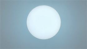 要出大事了？北京出現「藍太陽」異象（圖／翻攝自北京日報）