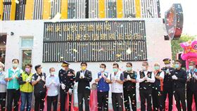 屏東市建國派出所全新啟用屏東市建國派出所15日全新啟用，建築以白色為主色調搭配黃條紋，強調打破冷冰形象，由屏東縣長潘孟安（右9）主持剪綵儀式。（屏東縣政府提供）中央社記者郭芷瑄傳真  110年3月15日