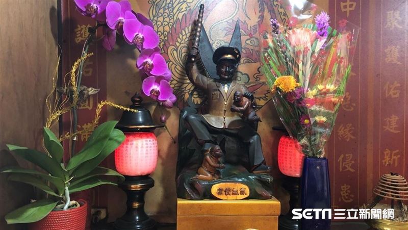 出軌夫纏綿小三　月老部屬現身棒打他