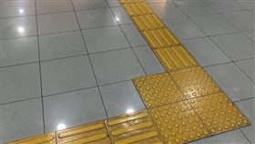 盲磚,撞門,設計,視障者,無障礙空間,舉報