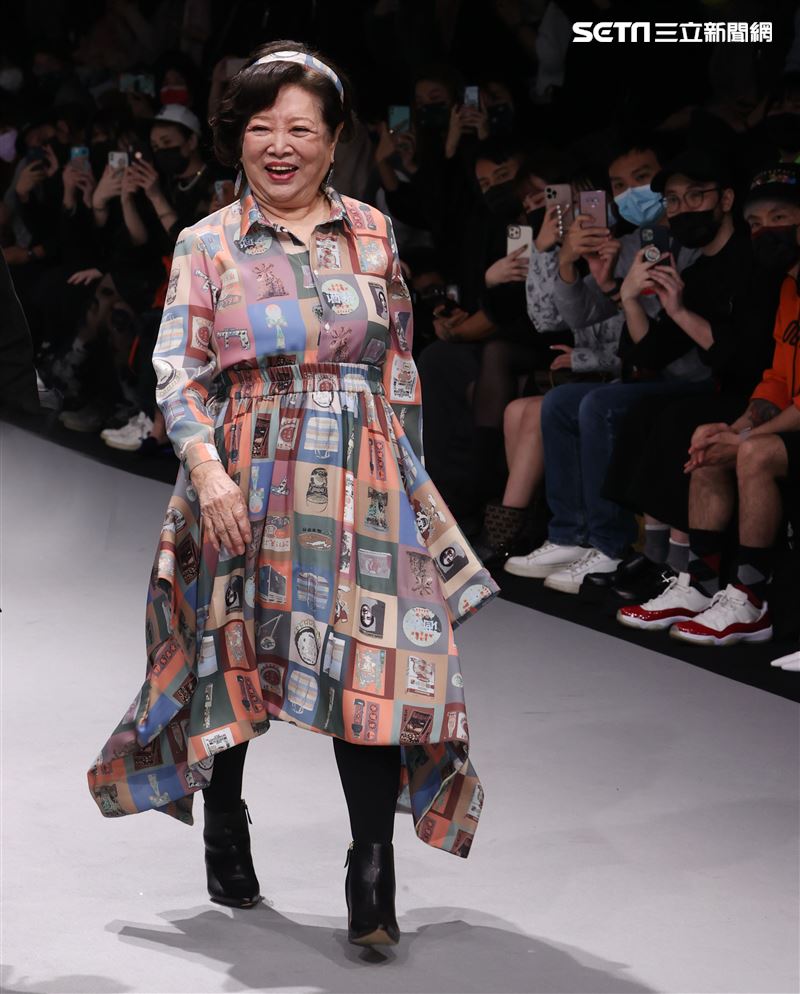 金馬影后陳淑芳出席台北時裝週INF時裝秀。（記者邱榮吉/攝影）