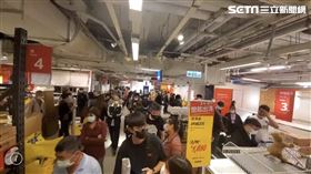 ▲直擊IKEA敦北店熄燈前第1晚，民眾下班後湧入，每小時平均2000多進場人次。（圖／記者楊佩琪攝）