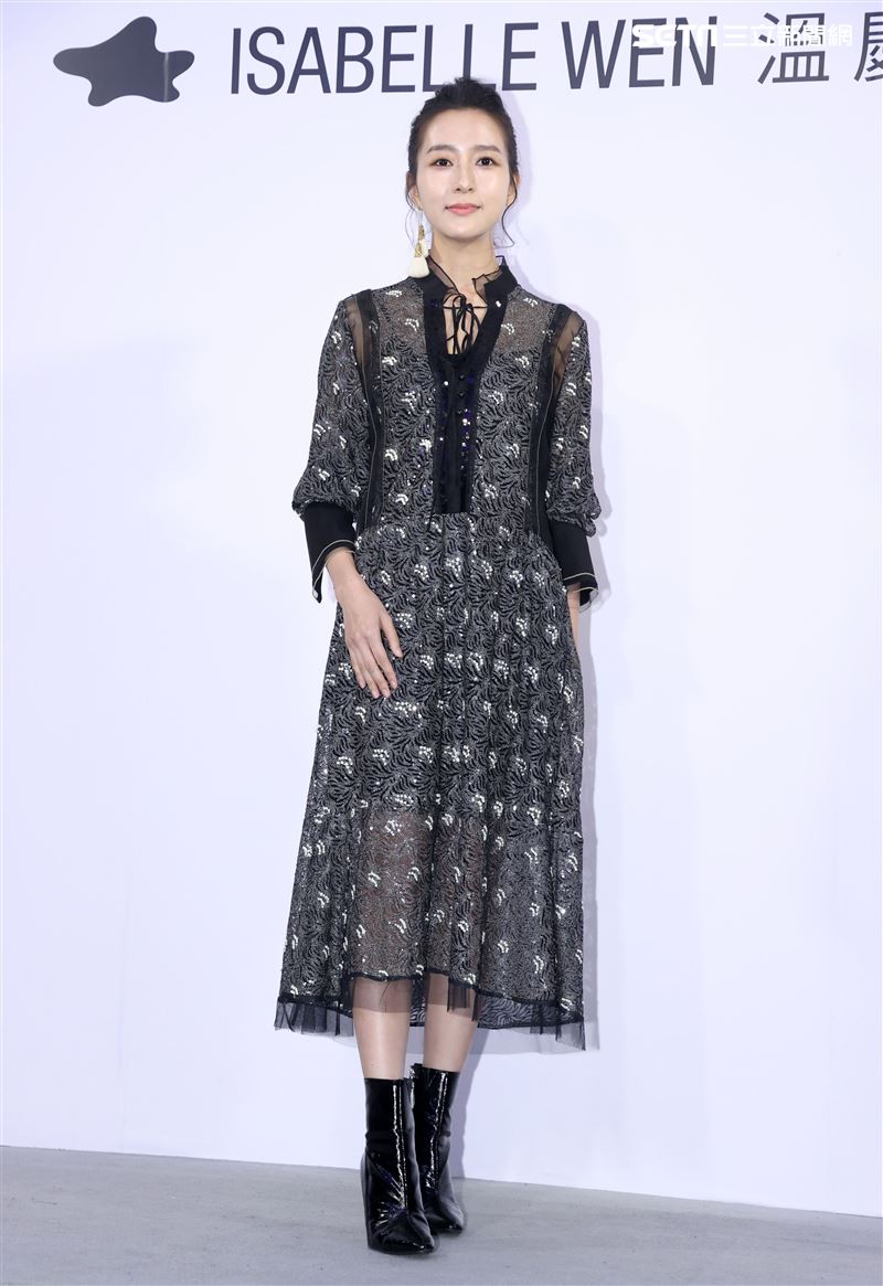 清新靈秀Nayeli南苗出席ISABELLE Wen溫慶珠時裝秀。（記者邱榮吉/攝影）
