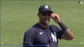 ▲洋基中外野手辛克斯（Aaron Hicks）在比賽中受訪。（圖／翻攝自MLB官網）