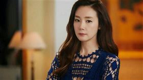 崔志宇產後恢復速度神速，馬上上崗拍攝雜誌工作。（圖／翻攝自崔志宇（崔智友）微博）