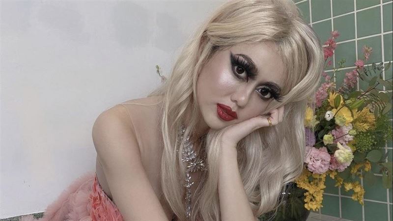 網紅化身變裝皇后　嘴咬錢全場嗨翻