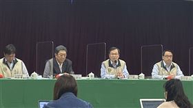 指揮中心發言人莊人祥表示，有關AZ疫苗醫護人員意願，目前調查全國專責醫院，有9成醫院回覆，目前算起來是5萬9984人，約32.7%。（圖／記者簡浩正攝影）