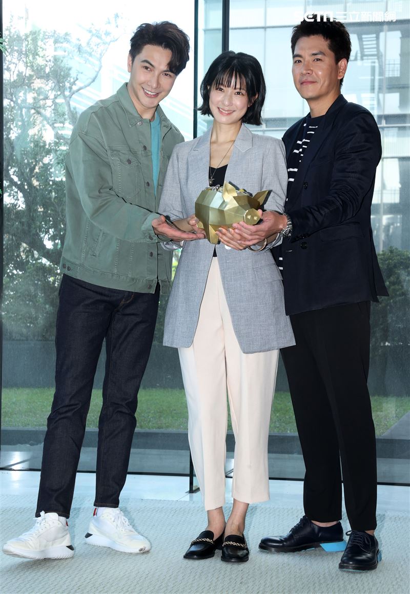 賴雅妍、王傳一、謝家見出席三立新八點華劇「三隻小豬的逆襲」第一波卡司發布會。（記者邱榮吉/攝影）