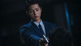 宋仲基,全余贇,玉澤演。Netflix提供