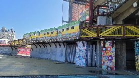 花蓮陽光電城遭噴漆塗鴉　縣府報警盼揪