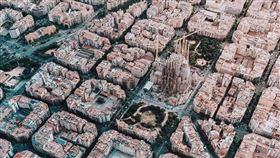  巴塞隆納街道網羨翻　內行：台灣也有（圖／翻攝自爆廢公社二館臉書）