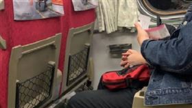  火車,座位,情侶,暈車,超閃(翻攝自 Dcard)