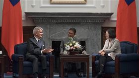 Antoine Bondaz推特（波恩達茲）
@AntoineBondaz　
致函法議員取消訪台行！遭揭露挨批　中國大使館跳腳回應