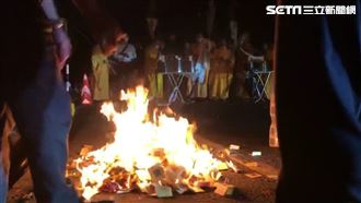 家屬招魂泣「回家了」　6遺體送二殯