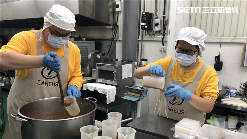 自閉憨兒月賺1萬2　立志當媽媽眼睛
