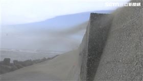 宛如沙塵暴! 淤沙覆蓋