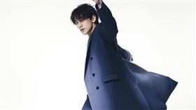  韓星RAIN近日為雜誌封面人物。(圖/BAZAAR TAIWAN)