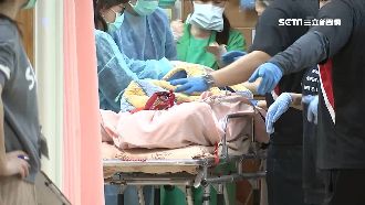 遊覽車撞山壁　銷售員上車推銷遇車禍