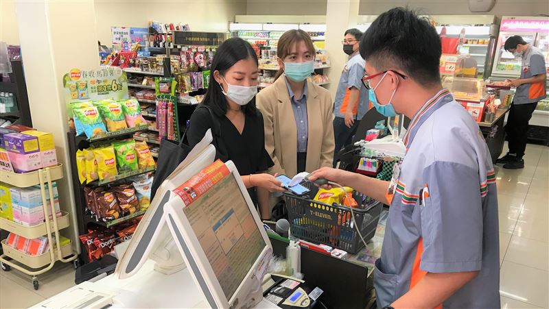 匯鑽卡首刷送500 加碼贈200點