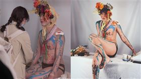 只穿一件內褲！男星開「裸身見面會」　肉體開放粉絲畫畫▲。（圖／翻攝自姜思達微博）