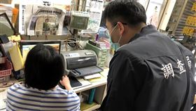 夫婦涉侵占行善團善款  訊後交保嘉義市何明德行善團負責人陳姓婦人、蕭姓男子夫婦涉嫌侵占善款轉作其他投資，檢調17日搜索調查，檢方複訊後，分別以新台幣100萬元、80萬元交保。（嘉義地檢署提供）中央社記者黃國芳傳真  110年3月17日