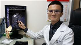 曾威傑醫師表示，雖然腦瘤發生機率不高，但會影響腦部功能，仍須留意（圖／大千綜合醫院提供）