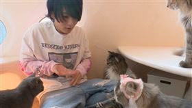 渡邊Mahotoy遭到大批警方逮捕。（圖／翻攝自渡邊Mahoto IG）