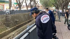 台中市大容西街，男子遭人持刀追砍，右手掌被砍斷