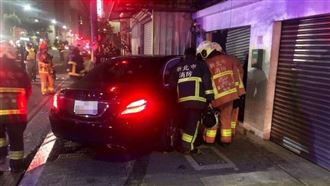 無照開父車！他撞違規重機　騎士命危