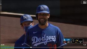 ▲普萊斯（David Price）敲出熱身賽首安。（圖／翻攝自MLB官網）
