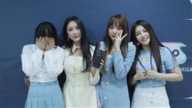 Brave Girls成員4人在台上爆哭直呼：差點解散。（圖／翻攝自Brave Girls IG）