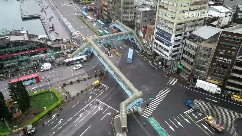 半世紀回憶再見！基隆站前天橋明開拆