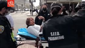 ▲涉嫌攻擊的白人男子被老奶奶打成重傷。（圖／翻攝自推特）