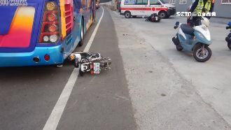 女騎士橫切車陣　害直行騎士摔飛滑行