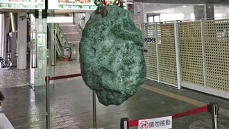 花蓮車站「綠巨石」吊半空　用途曝光