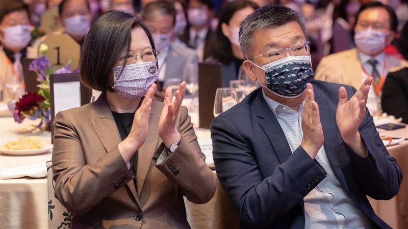 盧秀燕頻擋燃氣發電　小英當面喊話